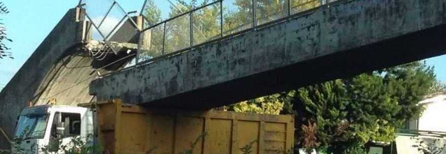 ROMA, PONTE CROLLA SU CAMION IN VIA FLAMINIA: STRADA CHIUSA, BUS DEVIATI - FOTO - 24/07/2014