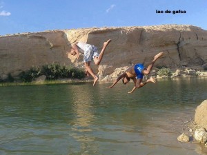 UN MISTERIOSO LAGO E' COMPARSO NEL MEZZO DEL DESERTO TUNISINO - ECCO PERCHE' - 03/08/2014