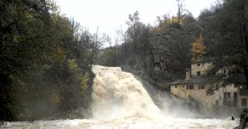 BOMBA D'ACQUA DURANTE UNA FESTA: 4 MORTI E NUMEROSI FERITI - 03/08/2014