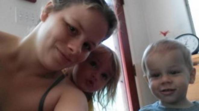 MAMMA POSTA LE FOTO DEI FIGLI DI 1 E 3 ANNI, POI LI UCCIDE SOFFOCANDOLI CON UN SACCHETTO - 09/09/2014