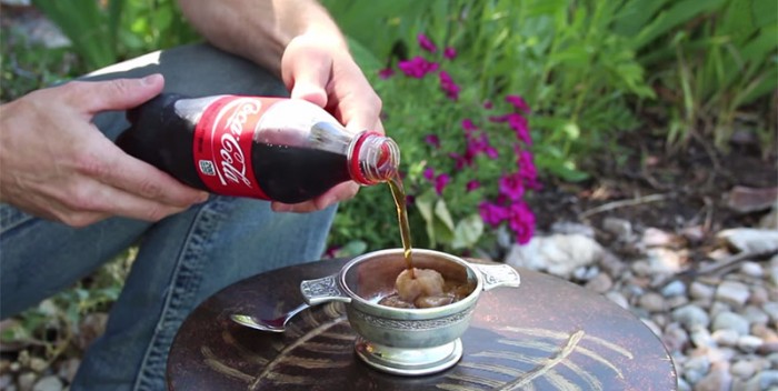 ECCO COME STUPIRE GLI AMICI CON LA COCA-COLA CHE SI CONGELA DA SOLA - VIDEO - 18/09/2014