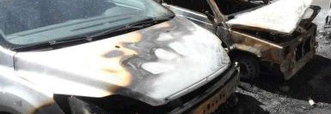 TREDICENNE LITIGA CON LA SUA PROFESSORESSA E LE BRUCIA L'AUTOMOBILE. MA SBAGLIA VETTURA - 26/10/2014