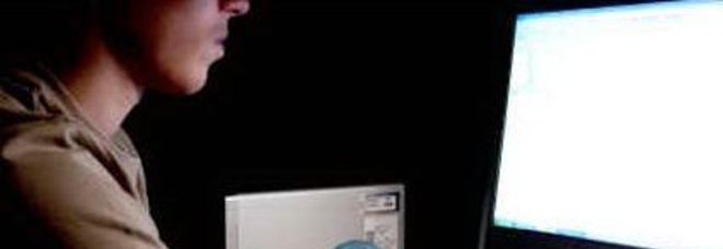 ANNUNCIA IL SUICIDIO, GLI UTENTI LO INCITANO: ''QUANDO LO SHOW?''. E LUI S'IMPICCA SU SKYPE - 26/10/2014