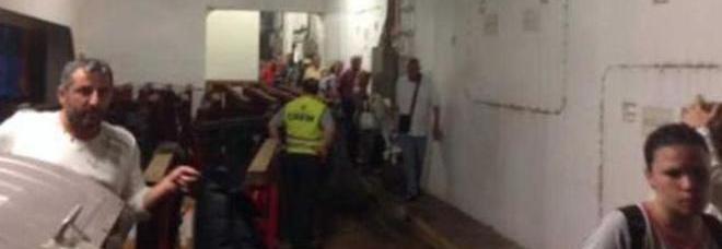 TRAGHETTO FINISCE CONTRO GLI SCOGLI E AFFONDA: ATTIMI DI PAURA PER 760 PASSEGGERI - 21/09/2014