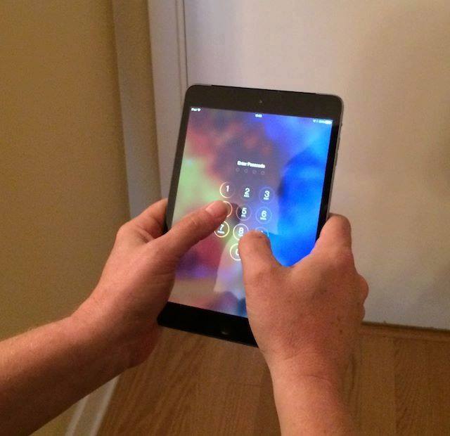 UN 11ENNE E' STATO RICOVERATO A CAUSA DEL SUO IPAD, ECCO COSA GLI E' SUCCESSO - 06/11/2014