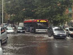 MALTEMPO, VIOLENTA BOMBA D'ACQUA A ROMA. LA PROTEZIONE CIVILE: ''PIOGGE FINO A DOMANI' - 01/10/2014
