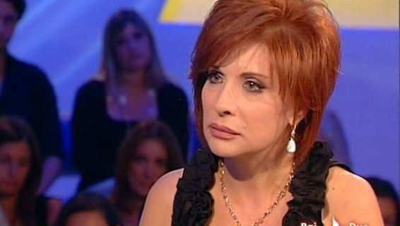 ''VERGOGNATI E CURATI ECCO COSA DEVE FARE UN TOSSICO COME TE'' LA CONDUTTRICE ATTACCA DURAMENTE UN COLLEGA - 02/10/2014