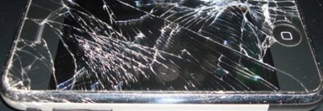 SMARTPHONE: ECCO I MODI PIÙ COMUNI IN CUI SI ROMPONO - 14/11/2014