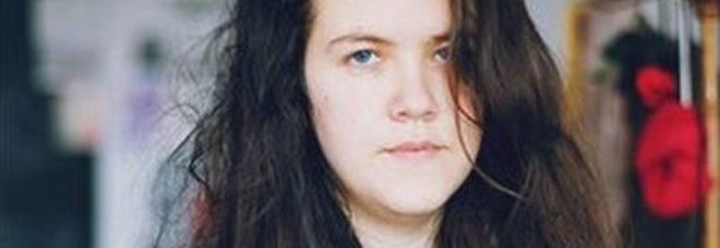 LA RAGAZZA CHE HA SPOSATO SE STESSA: ''ERO SINGLE DA SEI ANNI'' - 05/10/2014