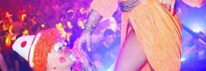 LO STRIPPER NANO MI HA MESSO INCINTA ALLA MIA FESTA DI ADDIO AL NUBILATO - 18/11/2014