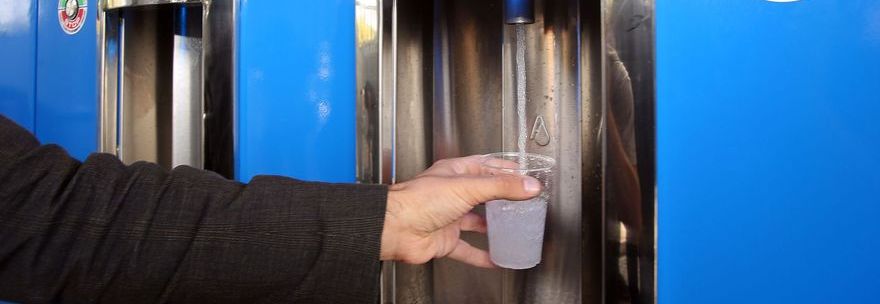 ACQUA FRESCA E PRESE PER RICARICARE I CELLULARI IN STRADA: ARRIVANO I ''NASONI HI-TECH'' DI ACEA - 22/11/2014