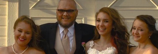 IL PAPA' STA MORENDO: LE FIGLIE ORGANIZZANO UN MATRIMONIO PER BALLARE INSIEME UN'ULTIMA VOLTA - 27/11/2014