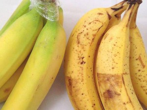 TORNANO A CASA, APRONO LA SPESA APPENA FATTA, ED ECCO COSA TROVANO NELLE BANANE - 06/12/2014