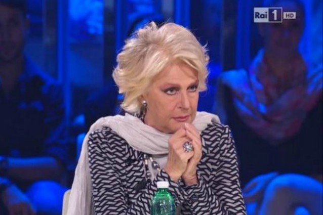 LORETTA GOGGI DERISA DAL WEB: LA GAFFE IN DIRETTA TV - 19/10/2014