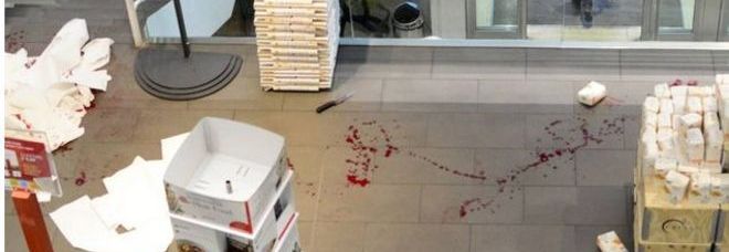ROMA, PAURA DA EATALY: DIPENDENTE ARMATO DI COLTELLO AGGREDISCE  I CLIENTI E FERISCE UNO CHEF E UN CAMERIERE - FOTO - 30/10/2014
