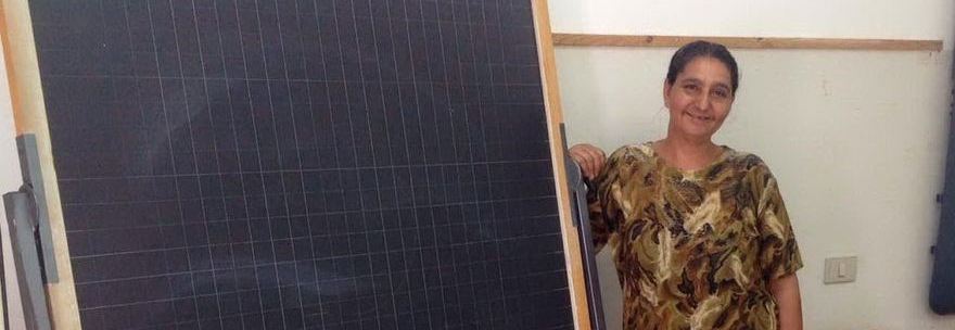 BIDELLE ROM A SCUOLA, I GENITORI DEGLI ALUNNI: ''NON LE VOGLIAMO, SONO SPORCHE E PUZZANO'' - 02/11/2014