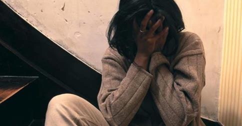 PADRE INVITA A CENA LO STUPRATORE DELLA FIGLIA E METTE IN ATTO LA SUA VENDETTA - 03/11/2014