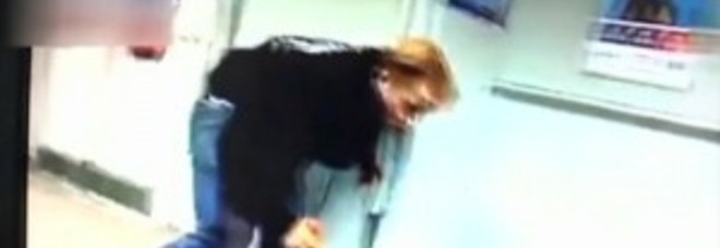 ZOMBIE TERRORIZZA LA METRO DI SHANGHAI, PER UNA SETTIMANA VOLEVA FARSI PUBBLICITA' - FOTO - 30/12/2014