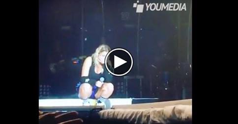 EMMA MARRONE SFRENATA TIRA CALCI E PUGNI, POI SCOPPIA IN LACRIME - VIDEO - 09/11/2014