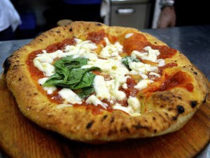 DOVE SI MANGIA LA PIZZA PIU' BUONA D'ITALIA? LE MIGLIORI 15 PIZZERIE ITALIANE - 11/11/2014