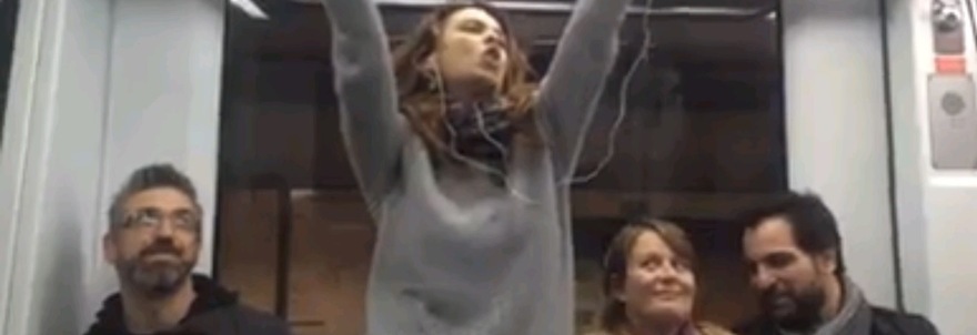 ROMA: ECCO COSA FA QUESTA RAGAZZA NELLA METRO - IL VIDEO CHE HA SCONVOLTO IL WEB - 13/11/2014