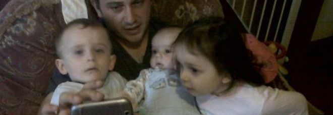 MAMMA AFFOGA I 3 FIGLIOLETTI E POI SI UCCIDE: SUI LORO CORPICINI LA SCRITTA 'I LOVE YOU' - 20/11/2014