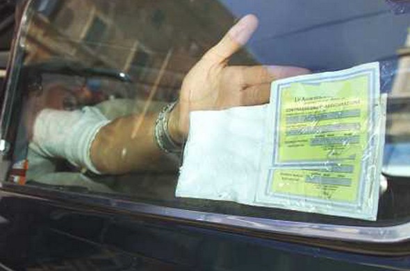 DA APRILE 2015 ADDIO AL TAGLIANDO SUL PARABREZZA: L'ASSICURAZIONE SI VEDRA' DALLA TARGA - 18/01/2015