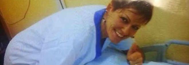 INFERMIERA KILLER DI RAVENNA: FOTO DI SCHERNO CON ANZIANA MORTA. E S'INDAGA SU ALTRI 28 DECESSI - 23/11/2014