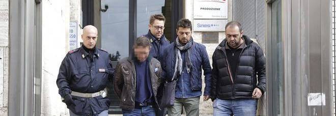 ROMA, 40ENNE SFUGGE ALLO STUPRO: NUDA SUL CORNICIONE. RUMENO IN MANETTE - FOTO - 23/11/2014