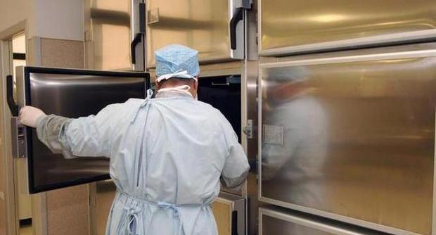 DICHIARATA MORTA DAL MEDICO, SI SVEGLIA IN OBITORIO: ''HO FREDDO'' - 01/02/2015