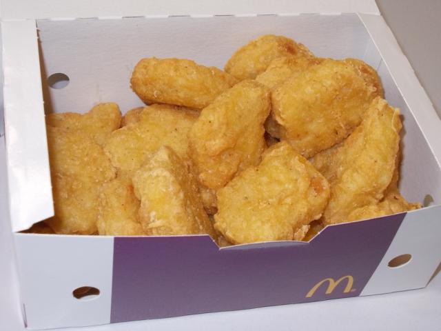 MCDONALD'S RITIRA I CHICKEN MCNUGGETS DAL MERCATO: LA CAUSA E' SCIOCCANTE - 18/01/2015