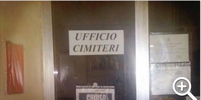 IL SURREALE CARTELLO APPARSO ALL'UFFICIO CIMITERI - 20/01/2015