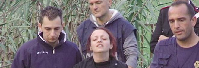 LORIS, DICHIARAZIONI SHOCK DELLA DIRIMPETTAIA DEI STIVAL: ''HO VISTO VERONICA LAVARE I PANNI DEL BAMBINO'' - 23/01/2015
