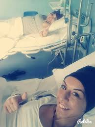UN SELFIE DA EMMANUELA ED ANNA, MALATE DI TUMORE, CHE MANDANO UN MESSAGGIO DALL'OSPEDALE - 01/02/2015