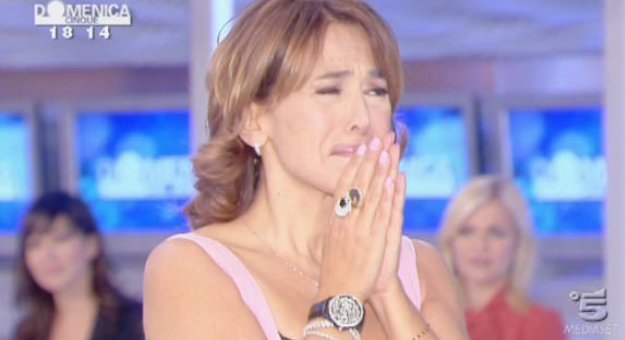 PANICO NELLO STUDIO DI POMERIGIO 5: ECCO COS'E' ACCADUTO A BARBARA D'URSO - 16/03/2015