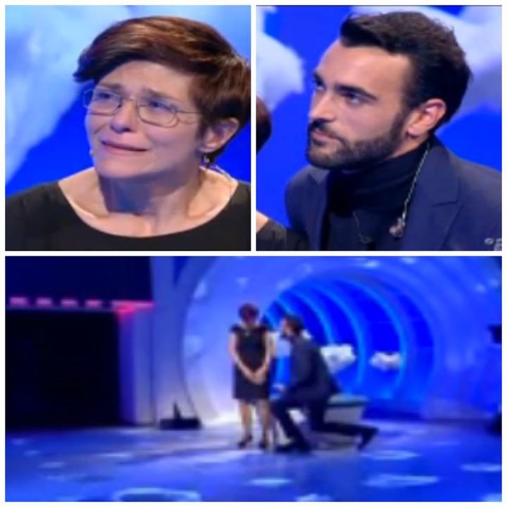 MARCO MENGONI SI INGINOCCHIA A ''C'E' POSTA PER TE'': IL GENEROSO GESTO DEL CANTANTE - 22/03/2015