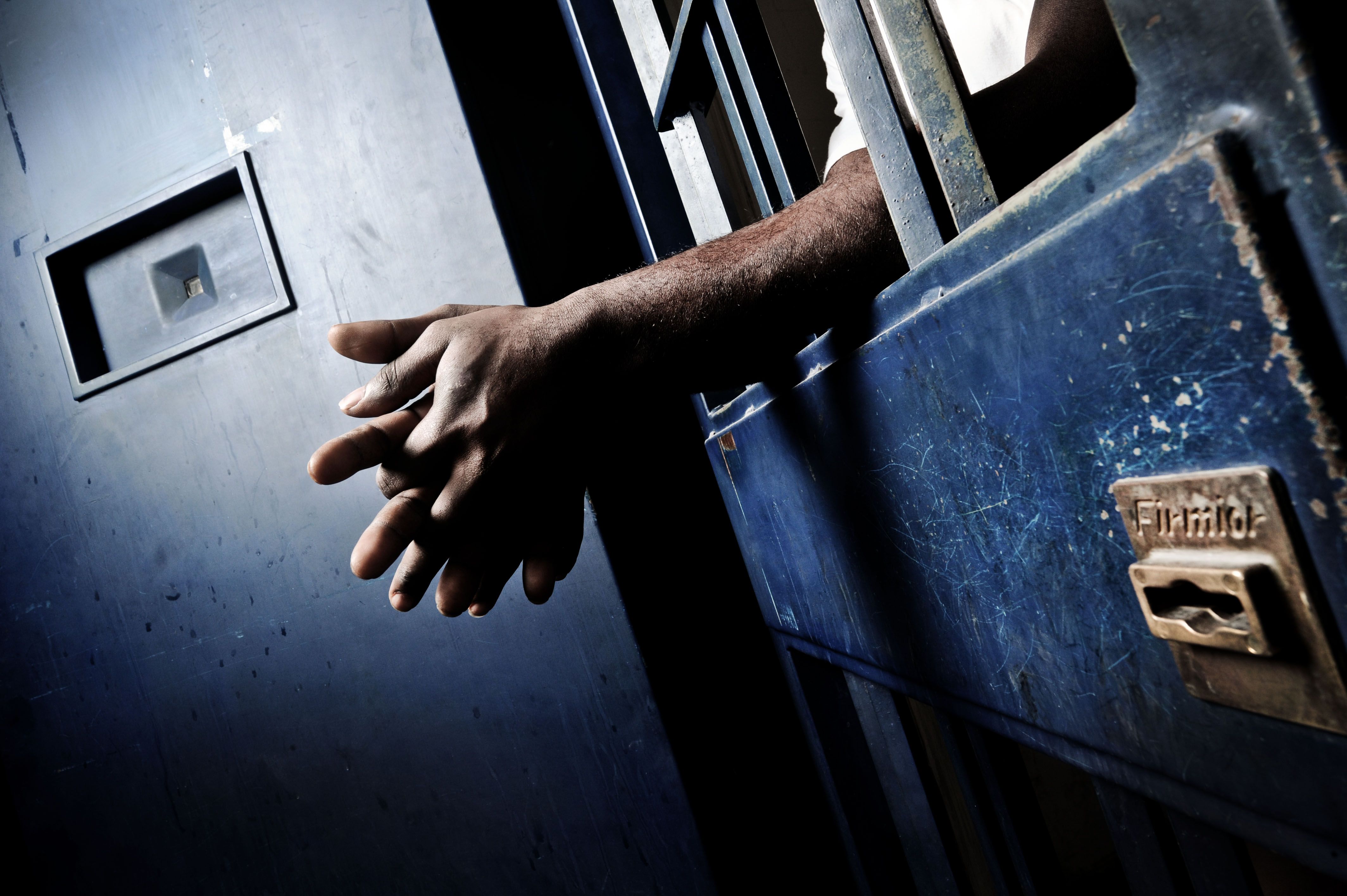 RICOMPENSA SHOCK: RESTA IN CARCERE 208 GIORNI IN PIU' DEL DOVUTO, LA PROCURA GLI FA QUESTO ''REGALO'' - 23/03/2015