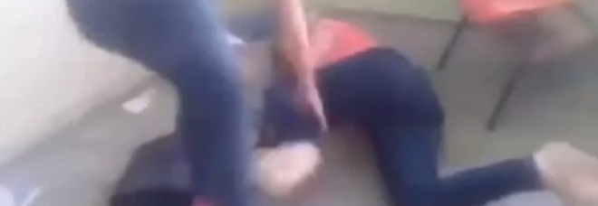 ''HAI FATTO SESSO CON MIO MARITO'': ENTRA IN CLASSE E PICCHIA LA PROF. DAVANTI AGLI ALUNNI - 31/03/2015