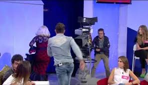 RISSA A ''UOMINI E DONNE'': LITE FURIBONDA TRA TINA CIPOLLARI E VALENTINA, FINISCONO ALLE MANI - 13/04/2015