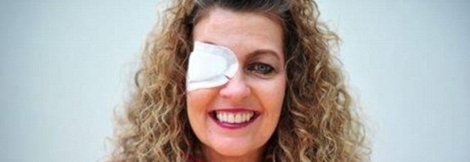 COMPRA GLI OCCHIALI DA SOLE AD UNA BANCARELLA, ECCO COSA LE SUCCEDE DOPO AVERLI INDOSSATI - FOTO - 24/04/2015