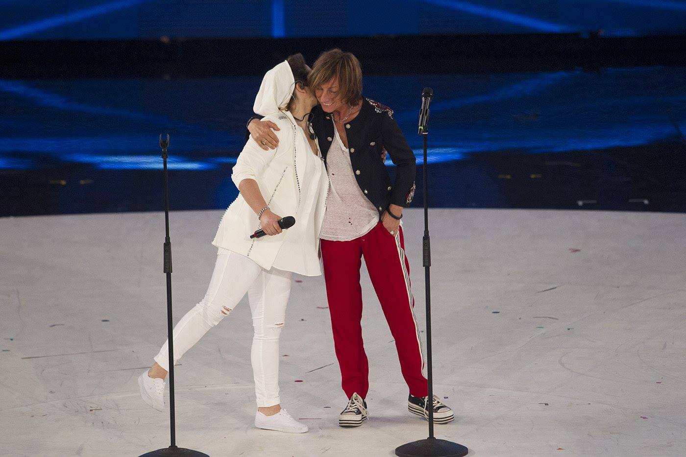 DURANTE LA PUNTATA DI 'AMICI' LA GAFFE DI GIANNA NANNINI NON PASSA INOSSERVATA: LA REAZIONE DEL PUBBLICO - 26/04/2015