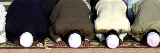 COSI' I MUSULMANI FREGANO LE AUTORITA' ITALIANE: LA FRASE CHE FA SCATTARE IL PERMESSO DI SOGGIORNO - 03/05/2015