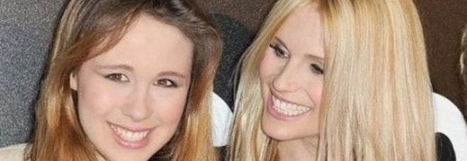 MICHELLE HUNZIKER E LA FIGLIA AURORA: ''VEDERLA ANDAR VIA MI SPEZZERA' IL CUORE'' - 24/05/2015