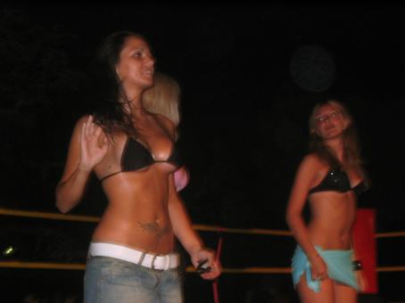 GANG DI RAGAZZE RAPISCE E VIOLENTA UOMINI PER GOLA: ''VOGLIAMO PROVARE'' - FOTO ALL'INTERNO - 27/05/2015