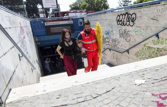 ROMA, SCONTRO TRA DUE VAGONI DELLA METRO: ''SALE A 21 IL NUMERO DEI FERITI, DUE INCASTRATI'' - FOTO - 05/06/2015