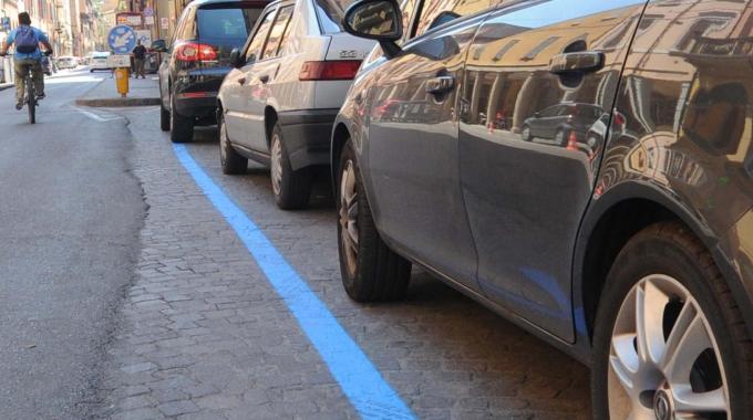 STRISCE BLU CAMBIA TUTTO, ADDIO MULTE. ECCO COME PUOI PARCHEGGIARE ORA - 18/10/2015