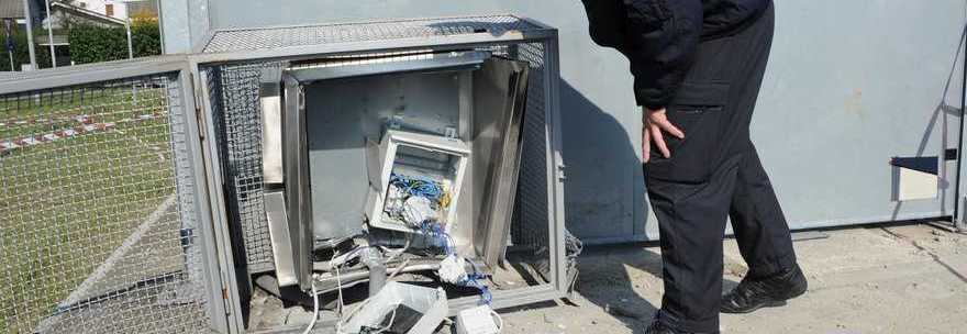 TROPPE MULTE: AUTOVELOX FATTO SALTARE CON UNA BOMBA SULLA PAULLESE - 20/10/2015