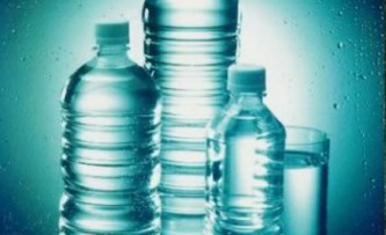 I PERICOLI DELLA BOTTIGLIA D'ACQUA LASCIATA ACCANTO AL LETTO - ECCO QUELLO CHE NON IMMAGINAVI - 29/10/2015