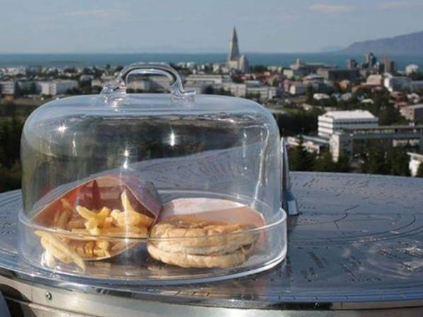 L'ULTIMO PANINO MC DONALD'S VENDUTO IN ISLANDA: ECCO COME E' 6 ANNI DOPO - 14/12/2015