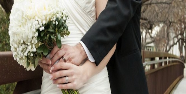 MARITO CITA PER DANNI LA NEOSPOSA DOPO AVERLA VISTA SENZA TRUCCO - 22/12/2015
